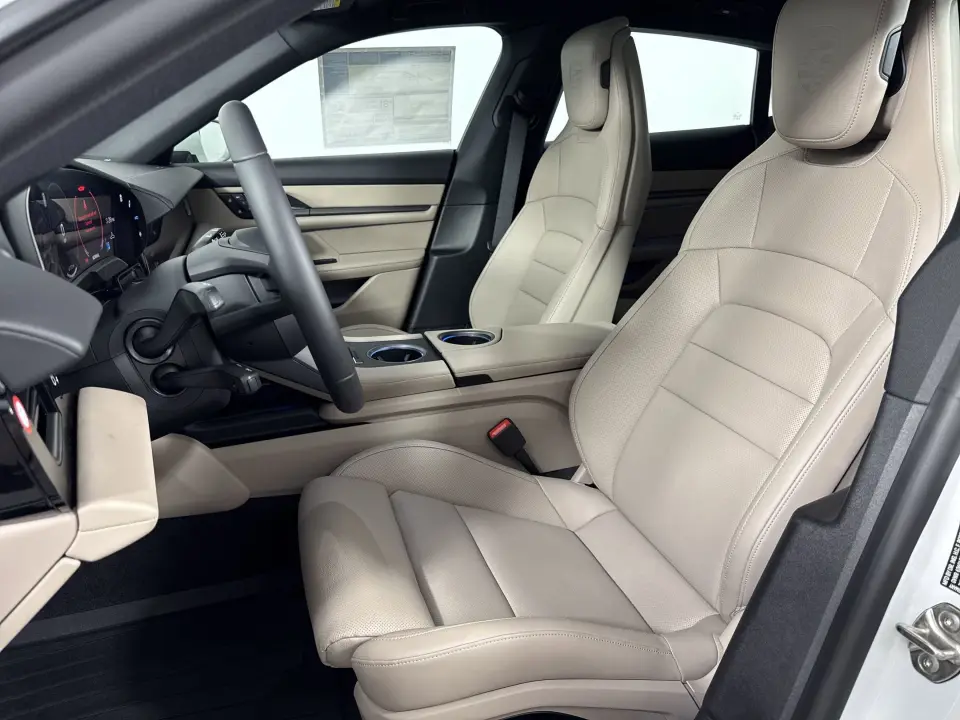 2025 Porsche Taycan Base - Photo 39