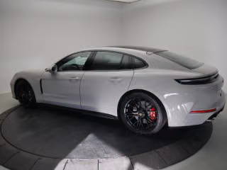 2026 Porsche Panamera GTS - Photo 17