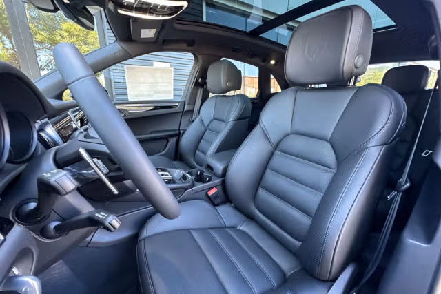 2026 Porsche Macan T - Photo 34