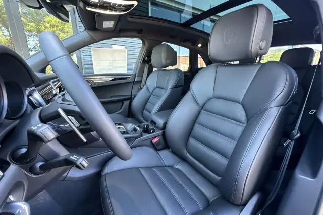 2026 Porsche Macan T - Photo 38