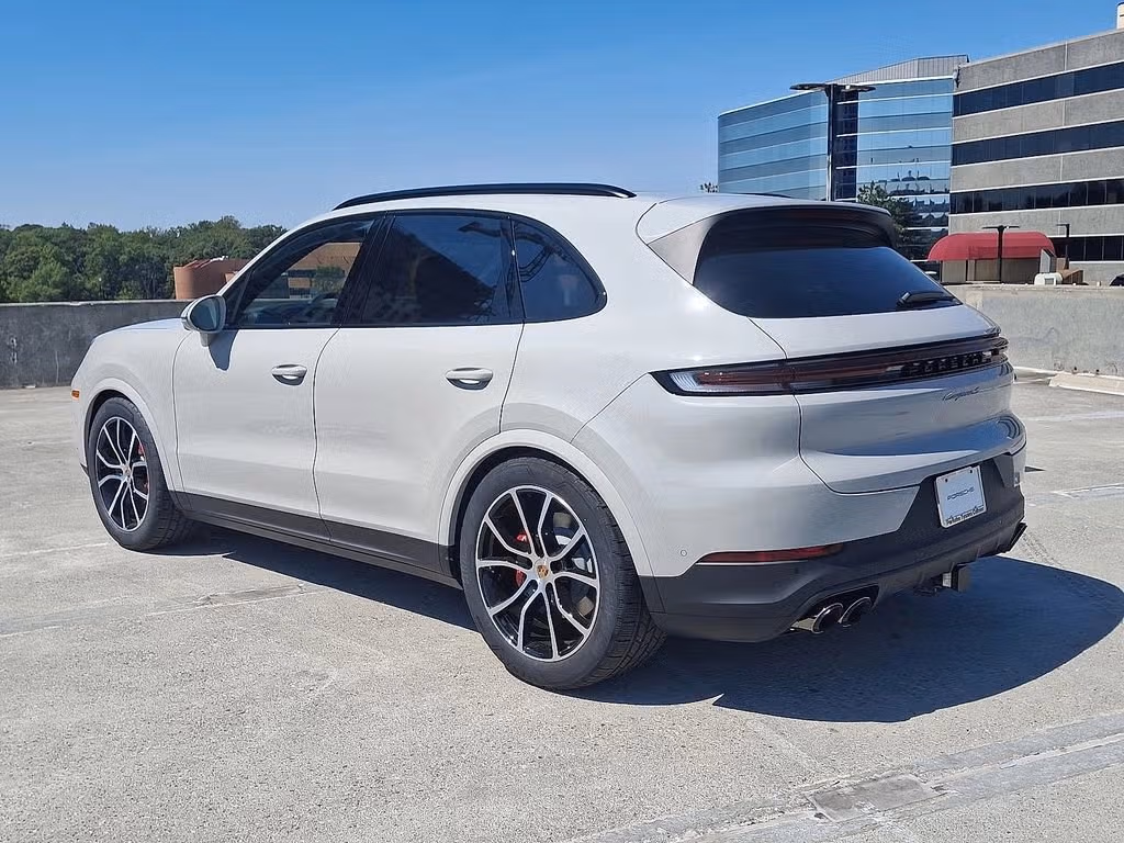 2026 Porsche Cayenne S - Photo 20