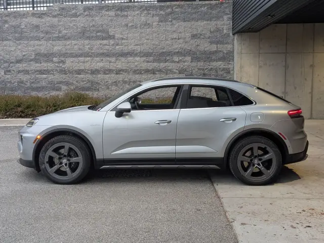 2025 Porsche Macan Base - Photo 14