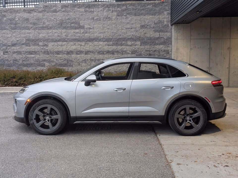 2025 Porsche Macan Base - Photo 11