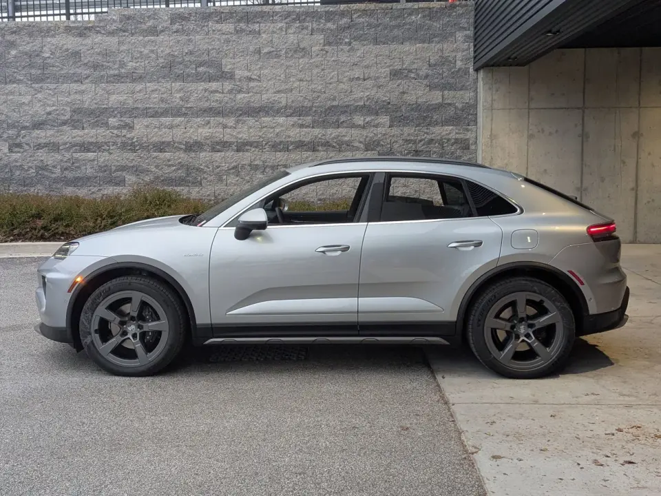 2025 Porsche Macan Base - Photo 15