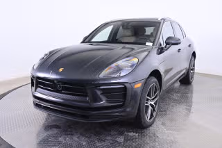 2026 Porsche Macan -'s photo