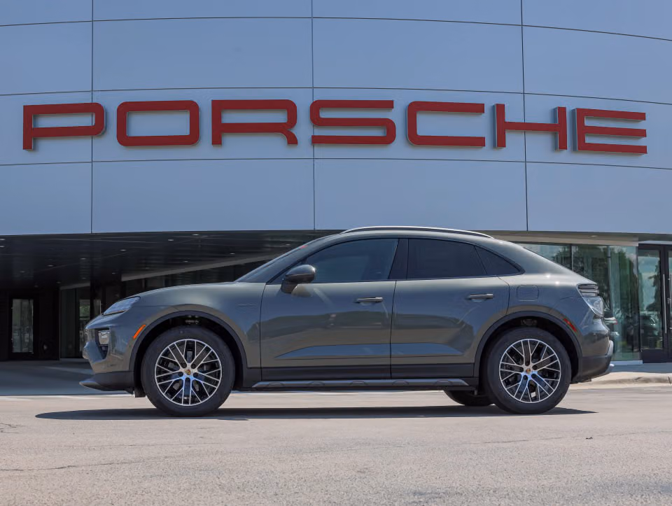 2026 Porsche Macan Base - Photo 11
