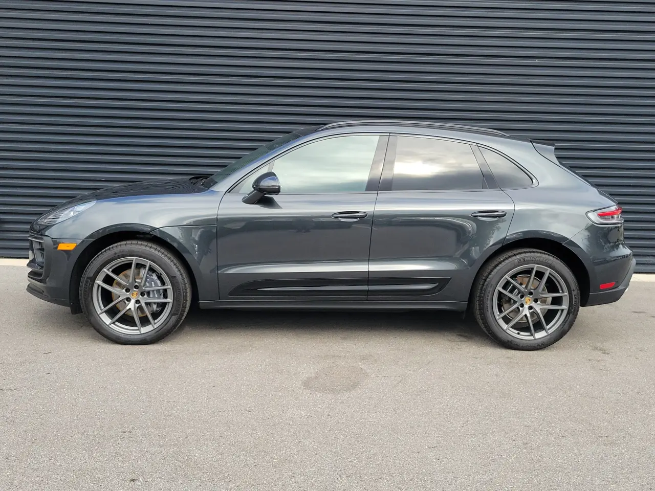 2025 Porsche Macan Base - Photo 16