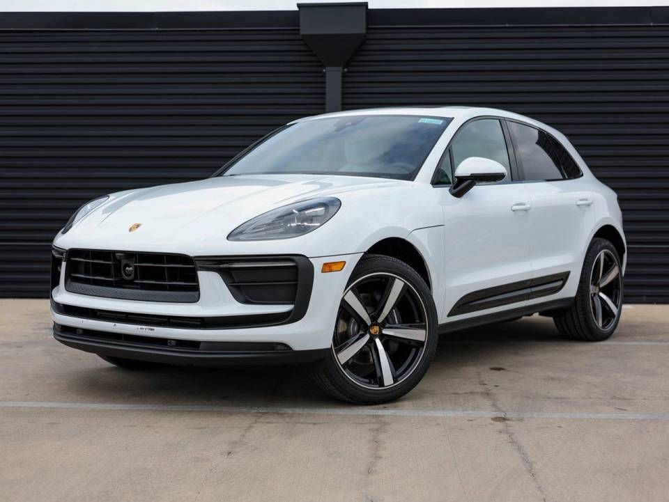 2026 Porsche Macan Base