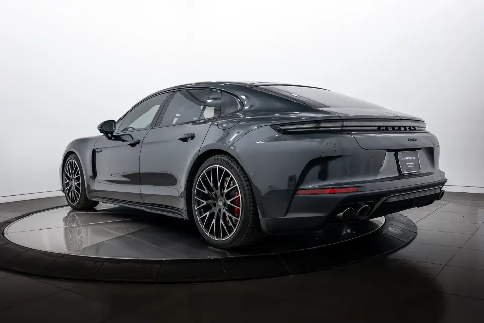 2026 Porsche Panamera Turbo E-Hybrid - Photo 23