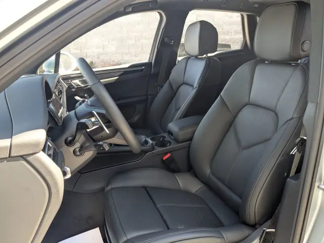 2026 Porsche Macan T - Photo 38