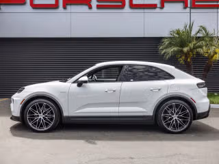 2025 Porsche Macan Base - Photo 9