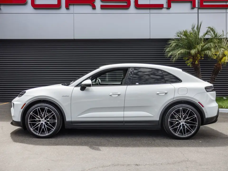 2025 Porsche Macan Base - Photo 15