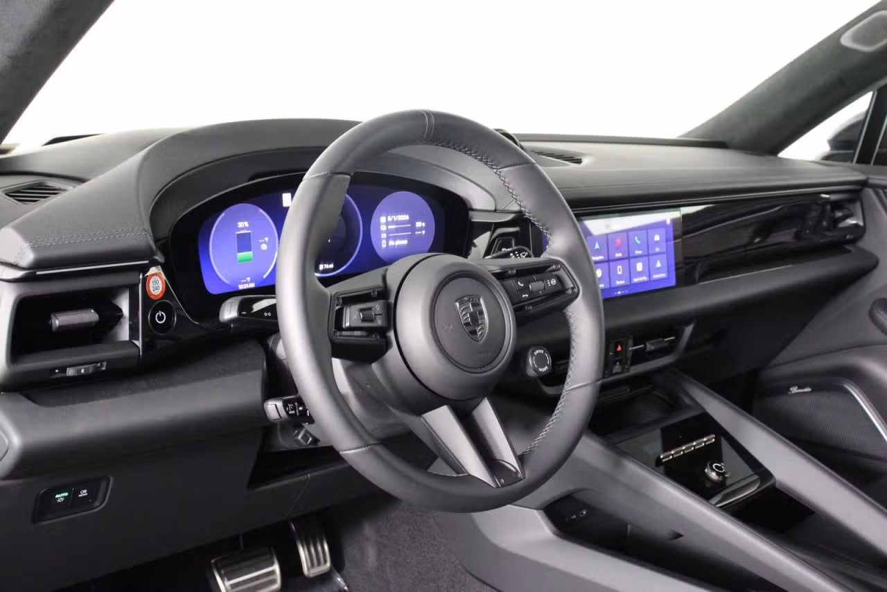 2025 Porsche Macan Turbo Electric - Photo 28