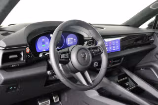 2025 Porsche Macan Turbo Electric - Photo 25
