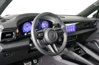 2025 Porsche Macan Turbo Electric - Photo 29