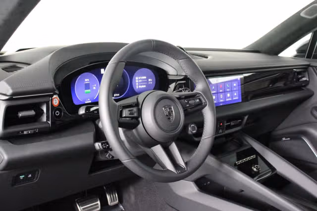 2025 Porsche Macan Turbo Electric - Photo 26