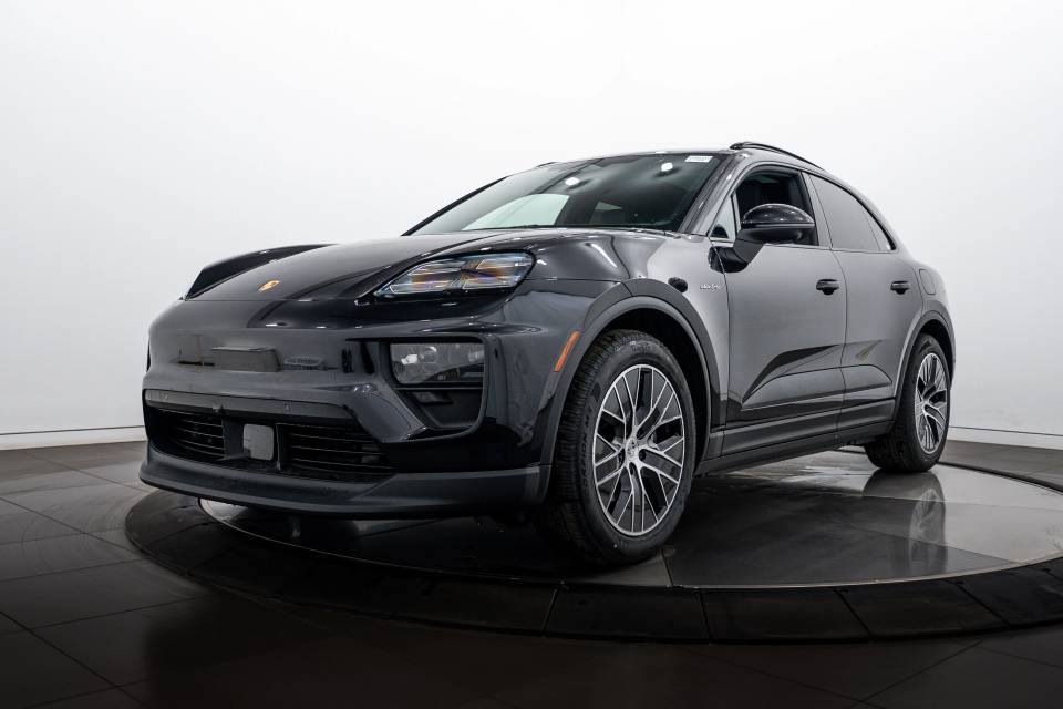 2026 Porsche Macan Base