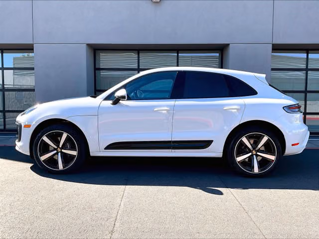 2026 Porsche Macan T - Photo 10