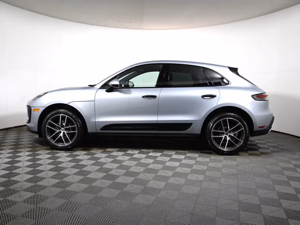 2026 Porsche Macan - Photo 12