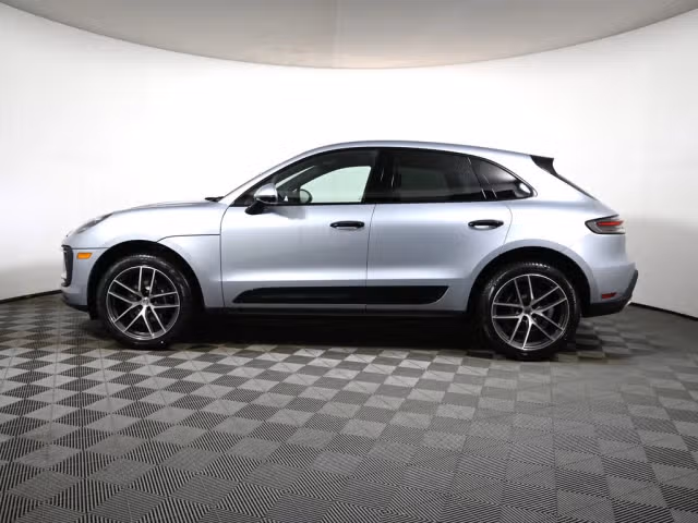 2026 Porsche Macan - Photo 10