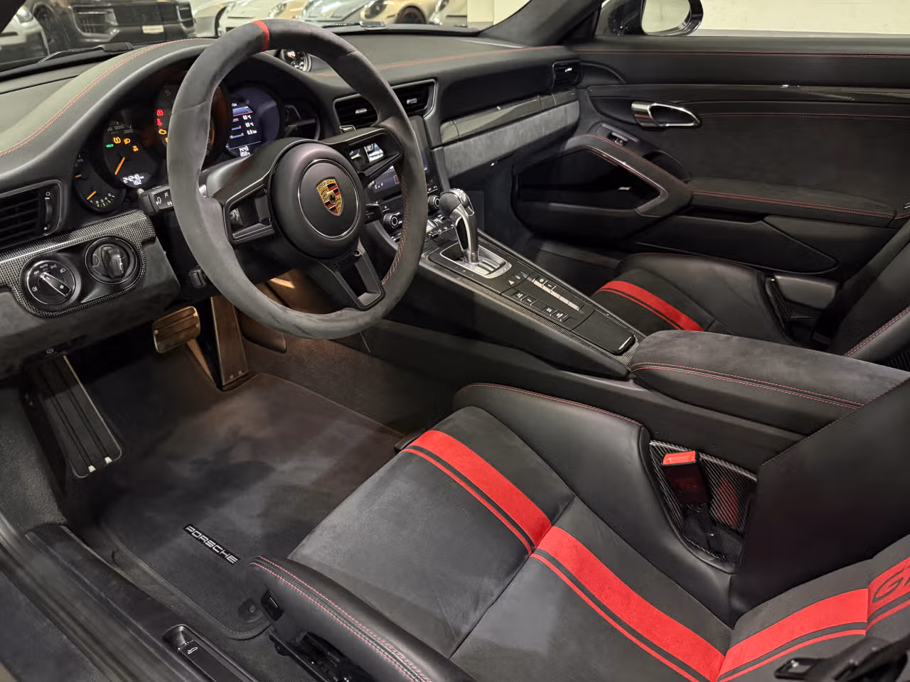 Visualizza 2018 Porsche 911 GT3, Interno, Interni in pelle nera, sedili pelle/Alcantara®, cuciture rosse, 4 nella galleria