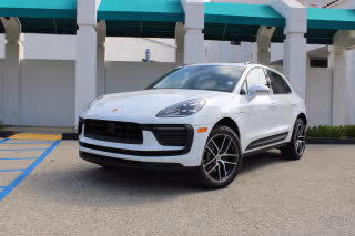 2026 Porsche Macan -'s photo