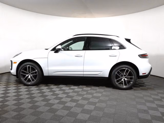 2026 Porsche Macan Base - Photo 10