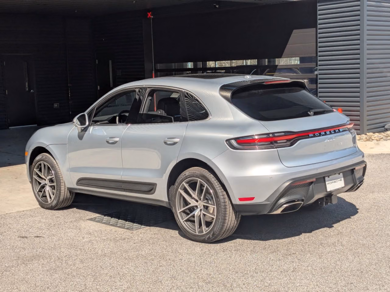 2026 Porsche Macan T - Photo 20