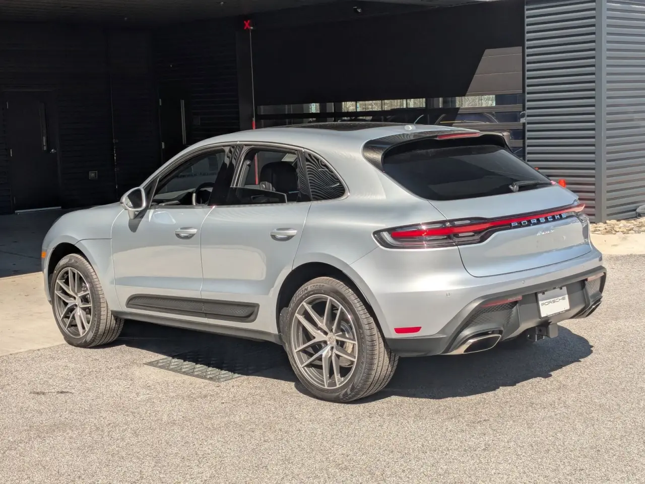 2026 Porsche Macan T - Photo 24