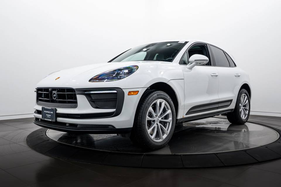 2025 Porsche Macan Base