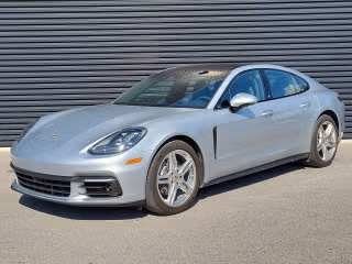 2018 Porsche Panamera's photo