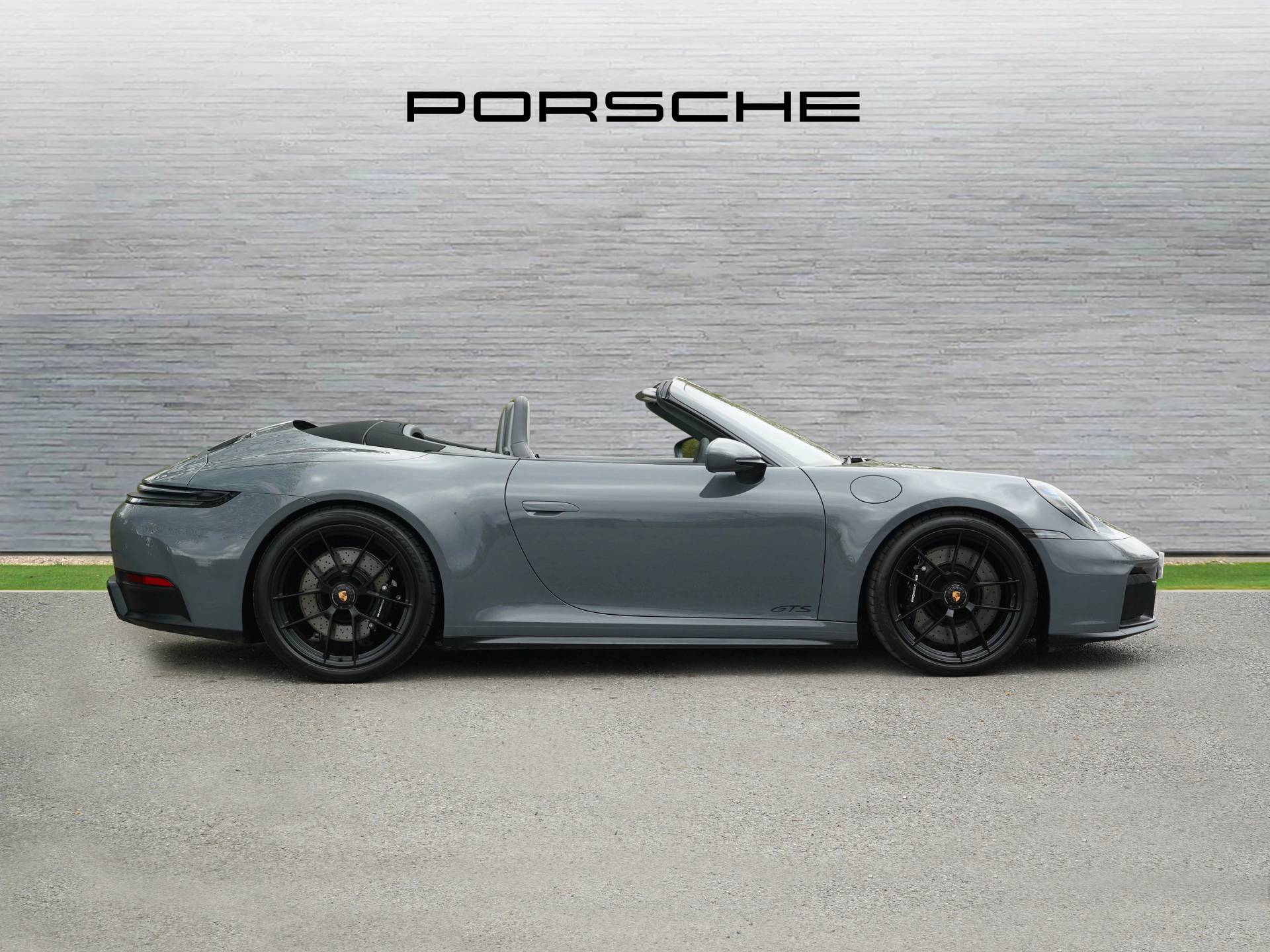 911 Carrera 4 GTS Cabriolet, photo 2 of 35