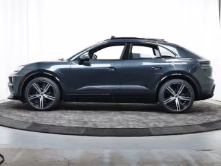 2025 Porsche Macan Turbo Electric - Photo 9