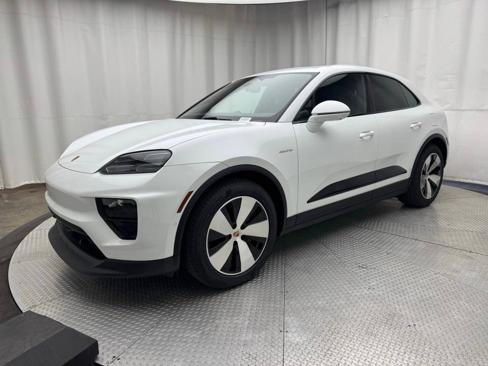2026 Porsche Macan Base