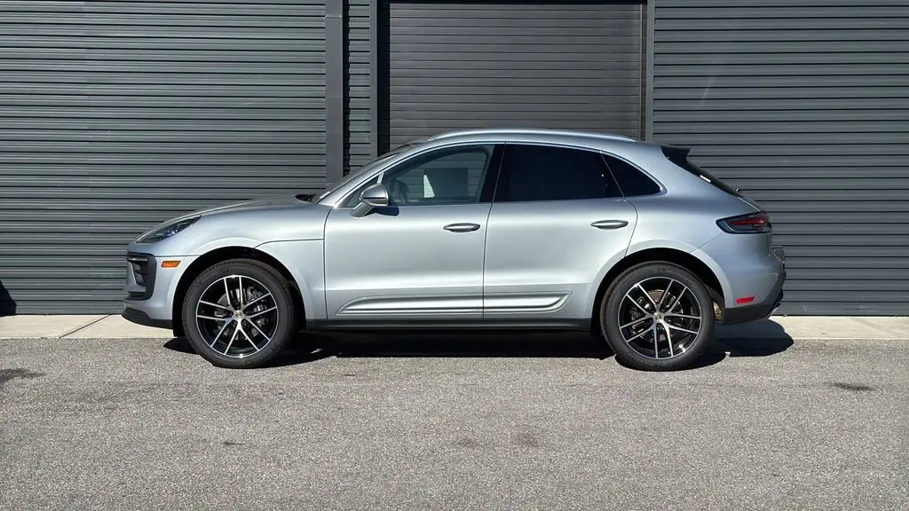 2026 Porsche Macan - Photo 16