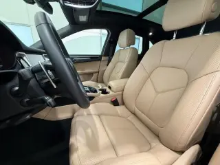 2025 Porsche Macan Base - Photo 37