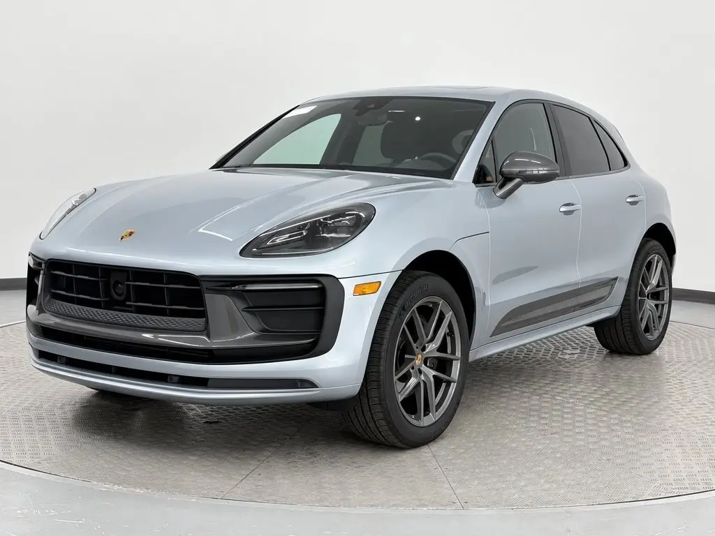2025 Porsche Macan T - Photo 8