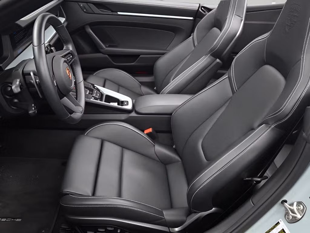 2025 Porsche 911 - Photo 36