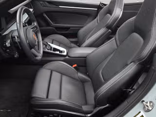 2025 Porsche 911 - Photo 33