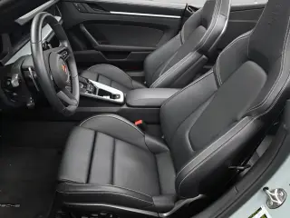 2025 Porsche 911 - Photo 37