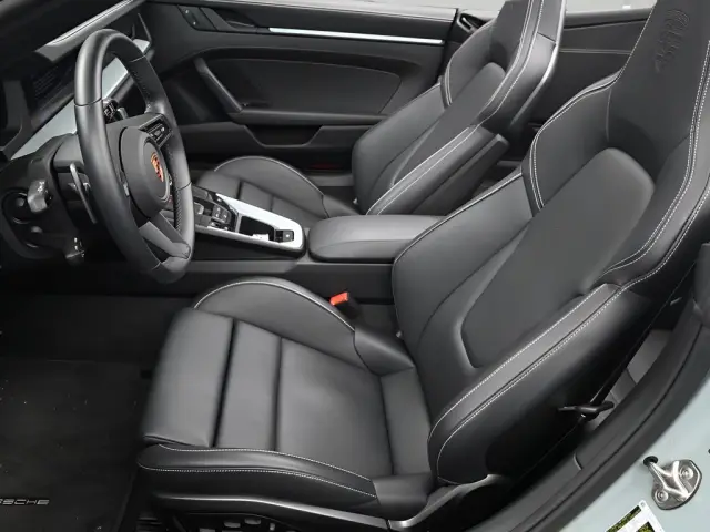 2025 Porsche 911 - Photo 38