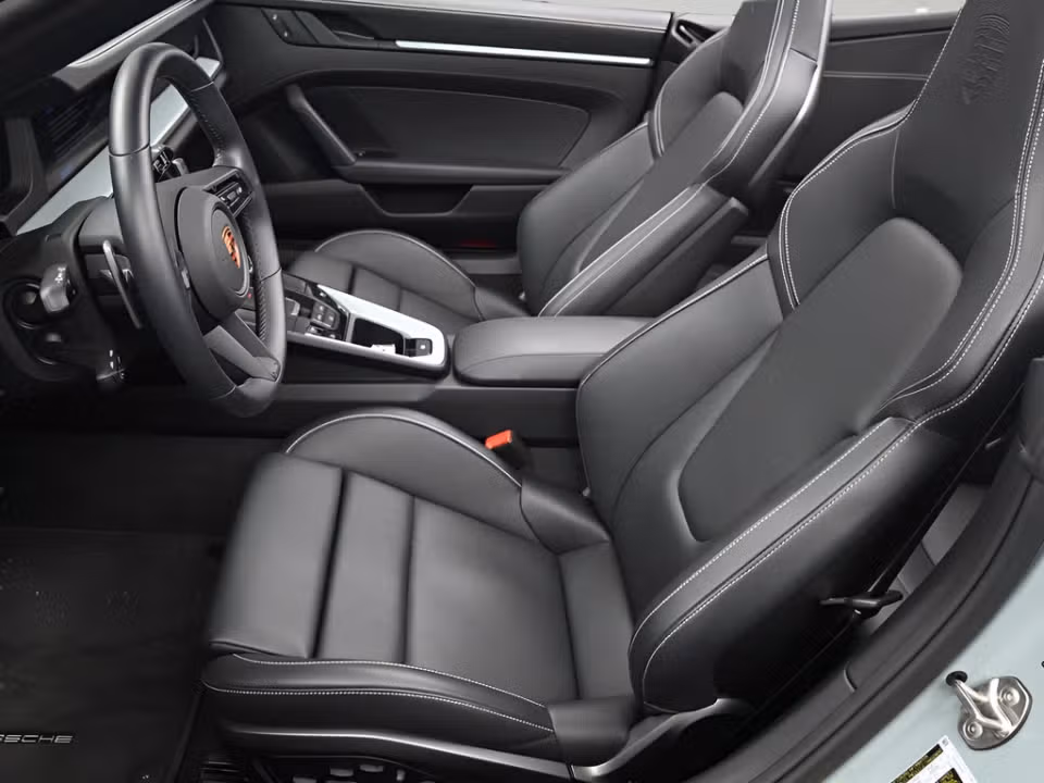 2025 Porsche 911 - Photo 35