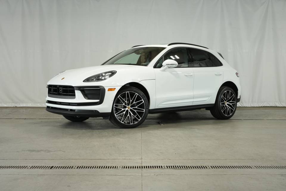 2025 Porsche Macan Base