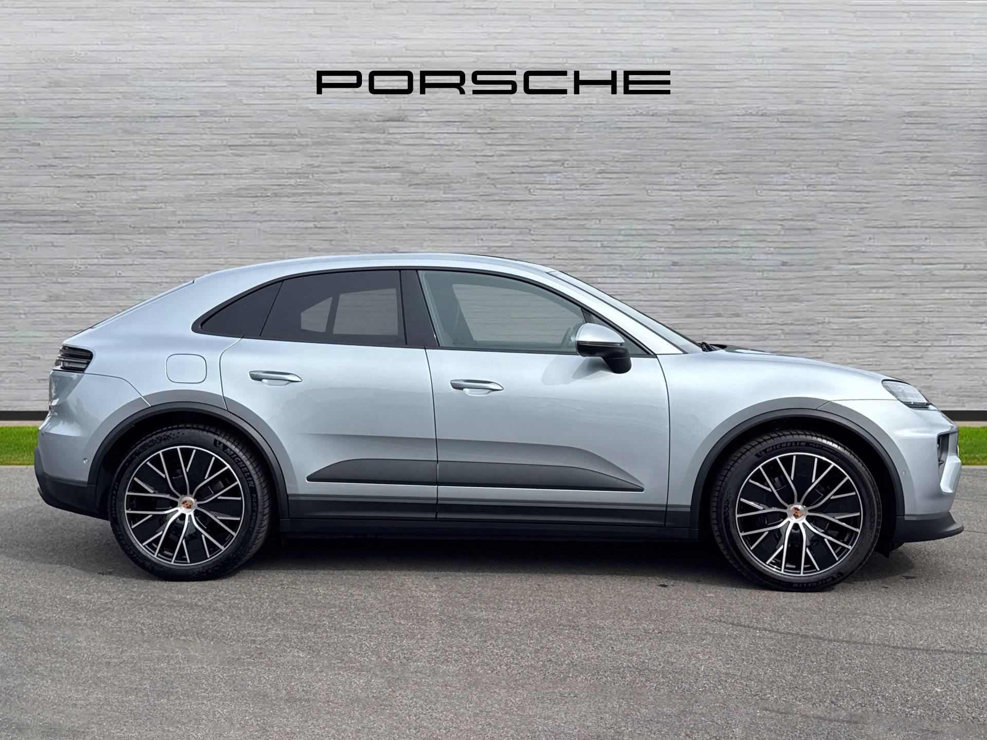 Macan, photo 2 of 40