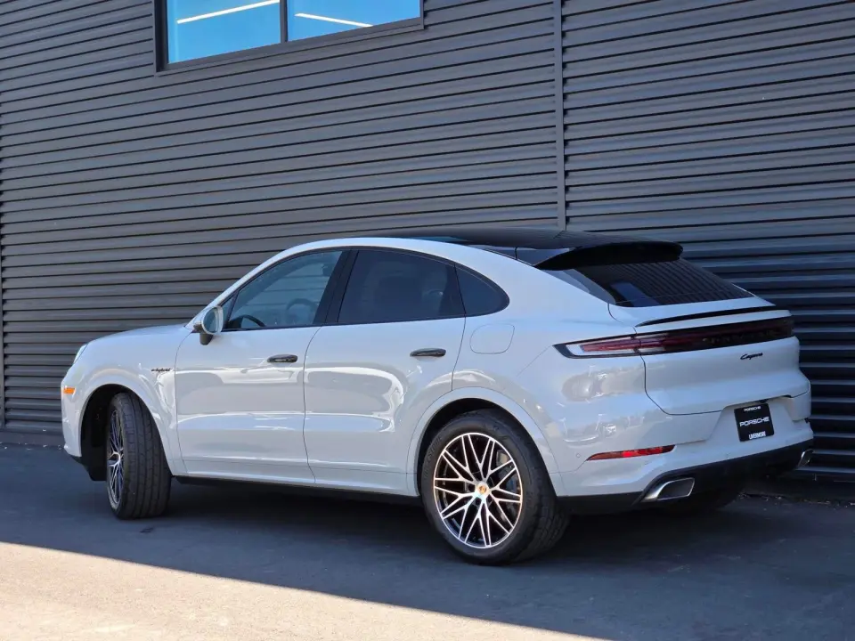 2025 Porsche Cayenne Coup E-Hybrid - Photo 23