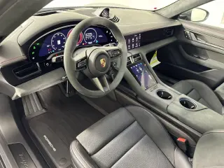 2025 Porsche Taycan GTS - Photo 29