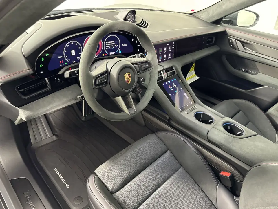 2025 Porsche Taycan GTS - Photo 31