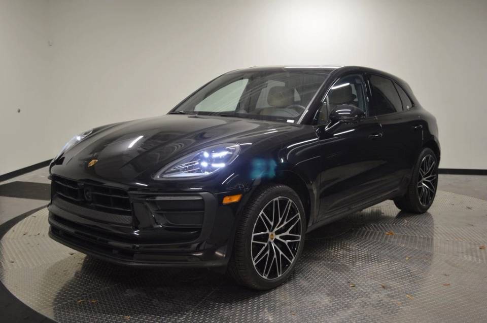 2025 Porsche Macan Base