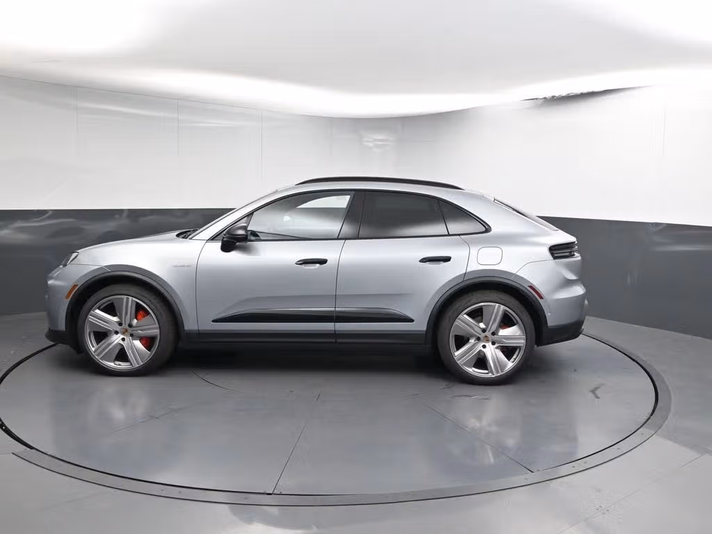 2025 Porsche Macan S - Photo 12
