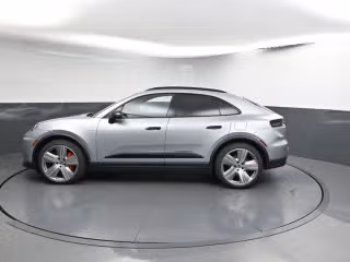 2025 Porsche Macan S - Photo 9